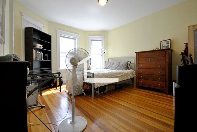 Photo - 166 Kelton St Unit 1
