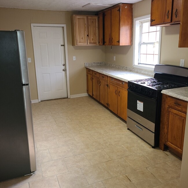 Building Photo - 2300 W Jefferson St Rental