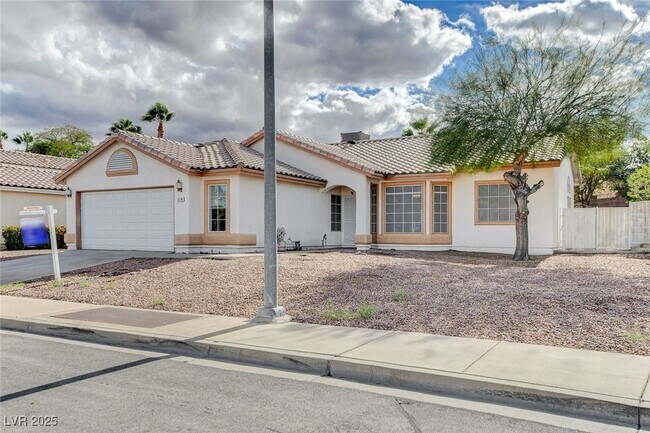 Photo - 114 E Tamarack Dr House