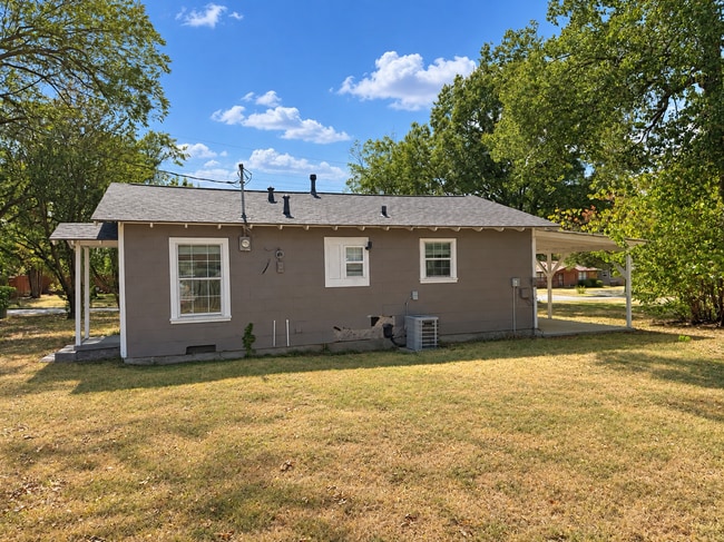 Photo - 800 Circle Dr