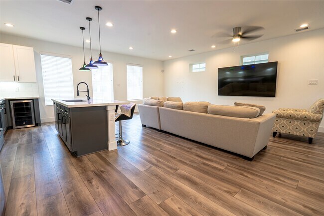 Photo - 2056 Johanna Dr