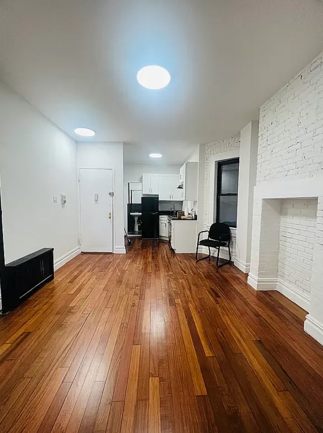 Photo - 241 W 11th St