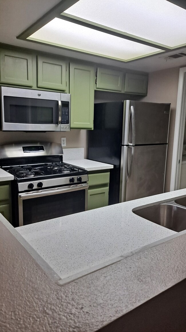 Building Photo - 7100 W Pirates Cove Rd Unit 1017 Rental