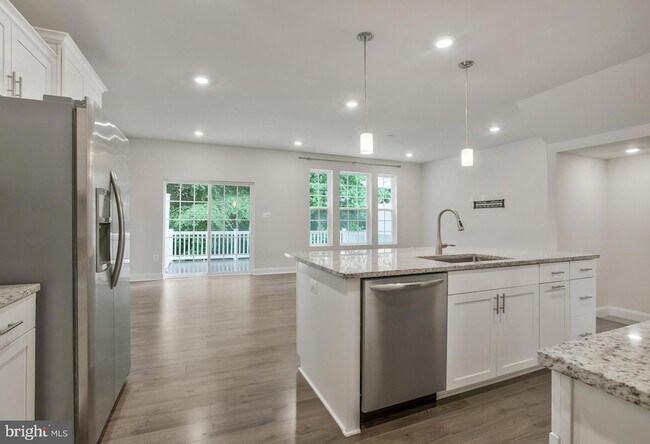 Photo - 2738 Lady Slipper Rd