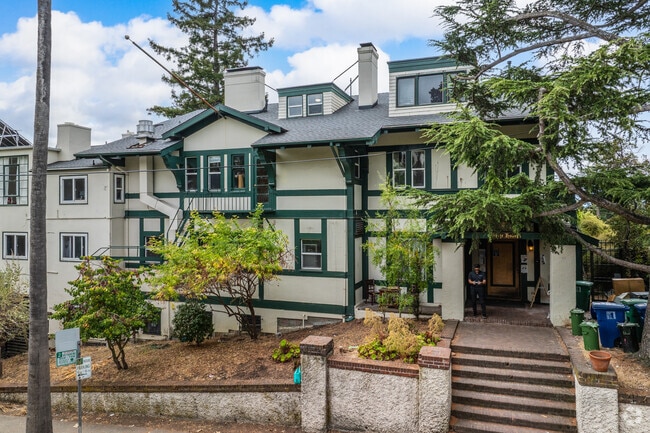 Exterior of Ridge House - Casa Zimbabwe