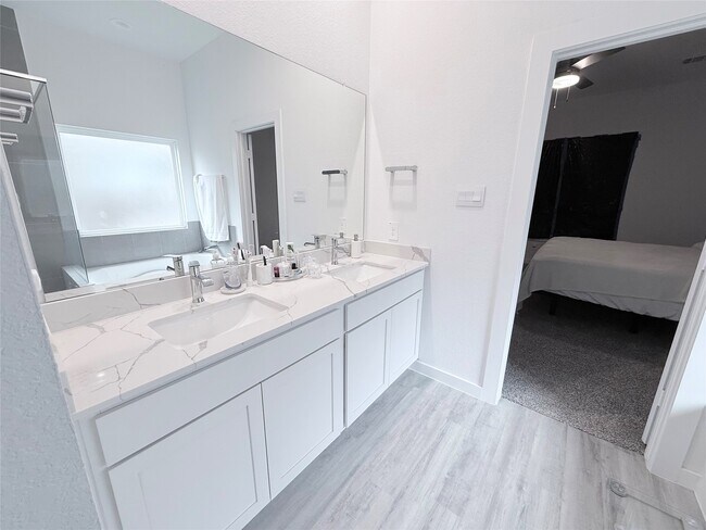 Photo - 1609 Sunbend Ln