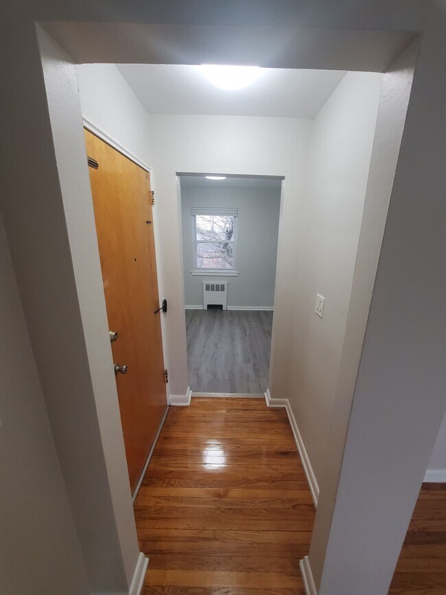 48 E Main St