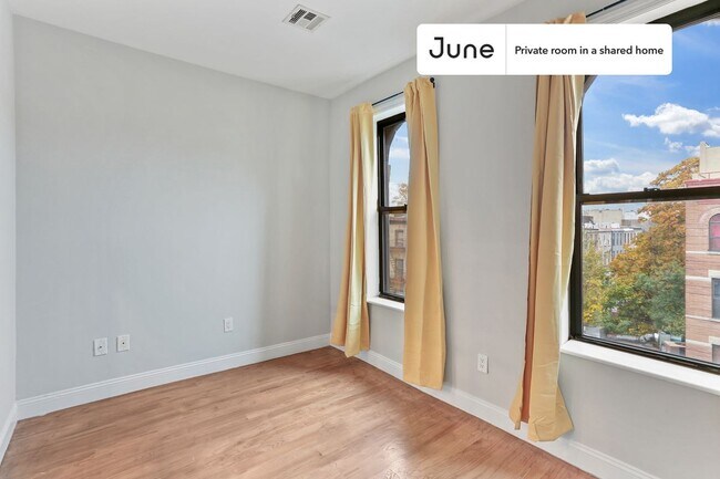 Room in Shared 4 bed/1 bath home in Crown Heights
