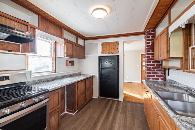 Photo - Charming 2 Bedroom Home with a Huge Fenced Yard & Garage