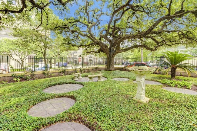 2700 Albany St Unit 3B