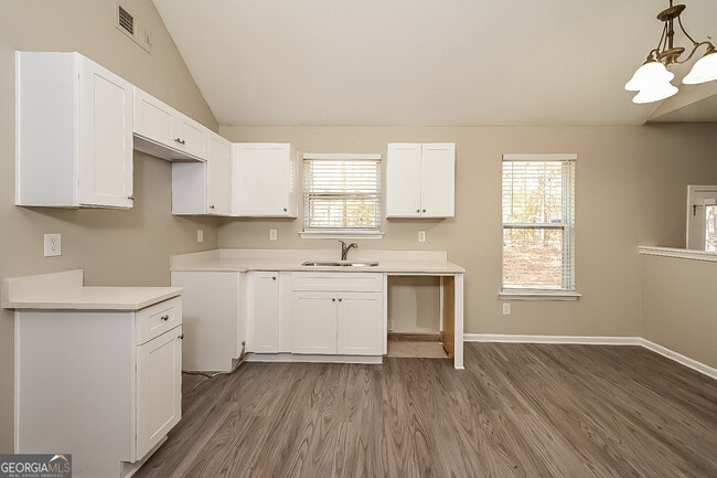 Photo - 541 Rosalind Terrace