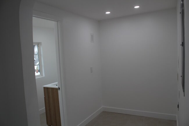 Photo - 620 Brittania St