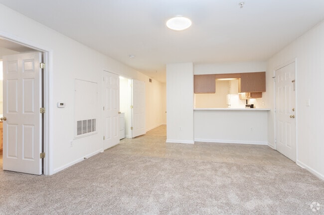 2BR, 2BA - 950SF- Living Area