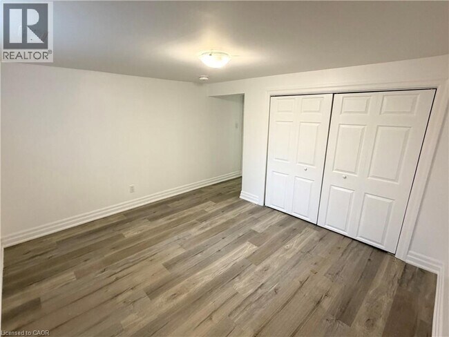 Photo - 482 E 37th St