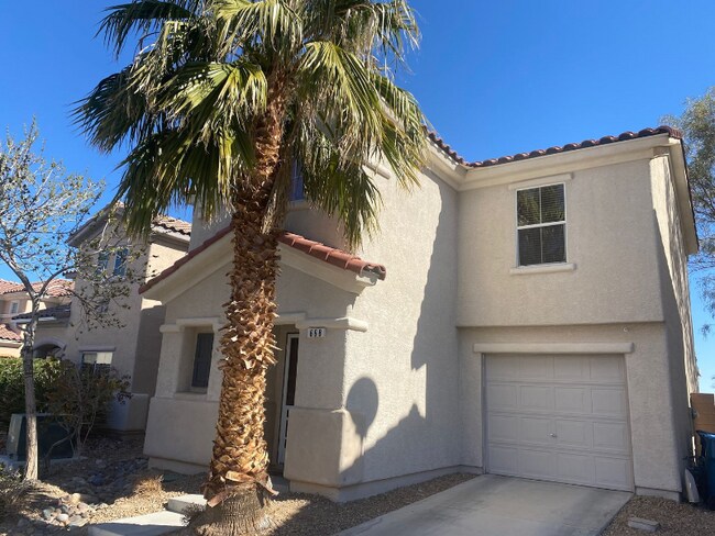 Photo - 668 Magrath St