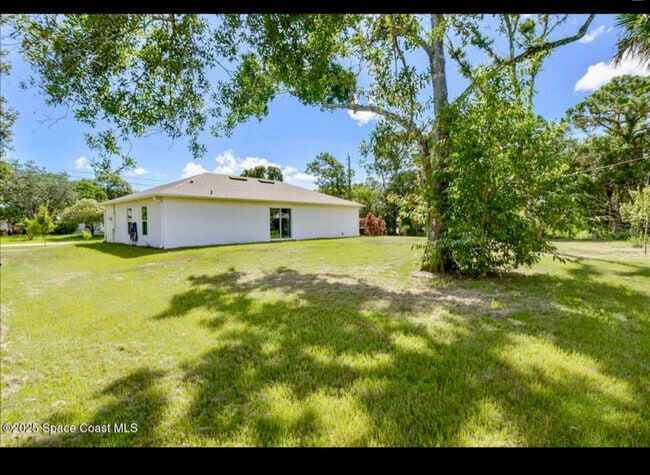 Photo - 1281 Barber St