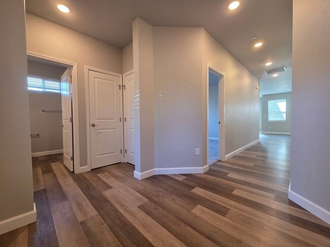 Photo - 11727-11727 4th Ave E