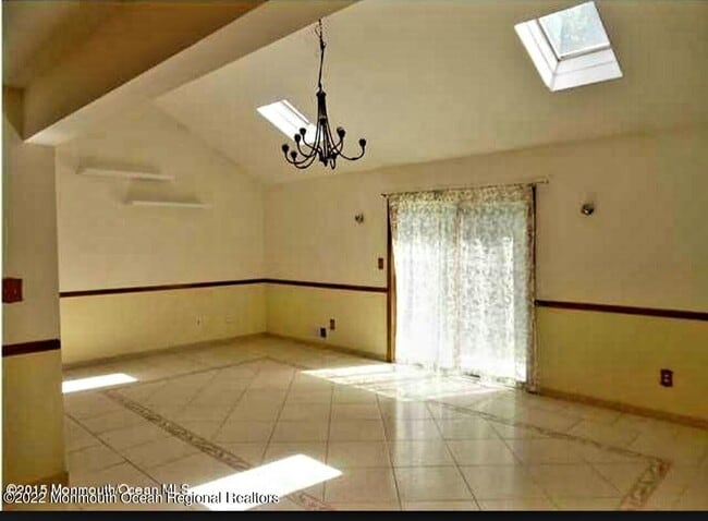 Photo - 319 Church St