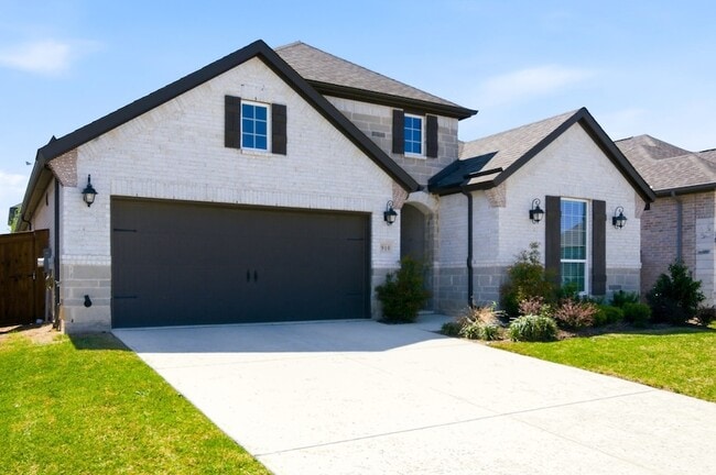 910 Winter Cherry Ln