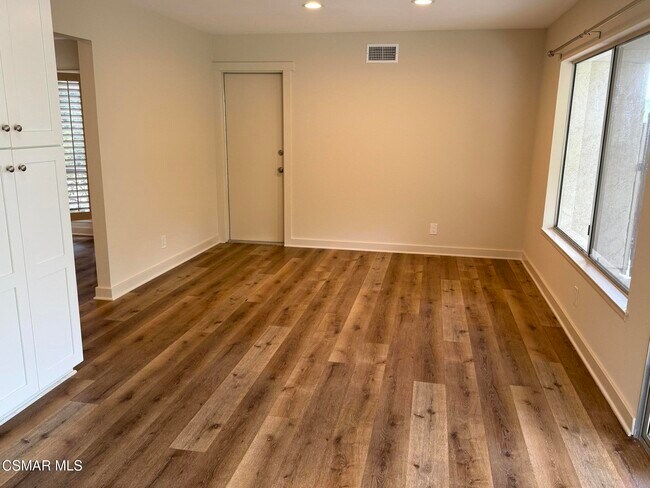 Photo - 2881 Lodgewood St