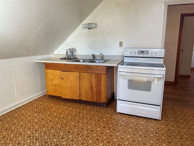 Photo - 817 W 31st St