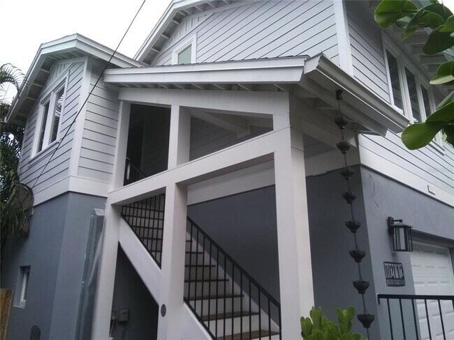 Building Photo - 610 1/2 14th St N Unit 1/2 Rental
