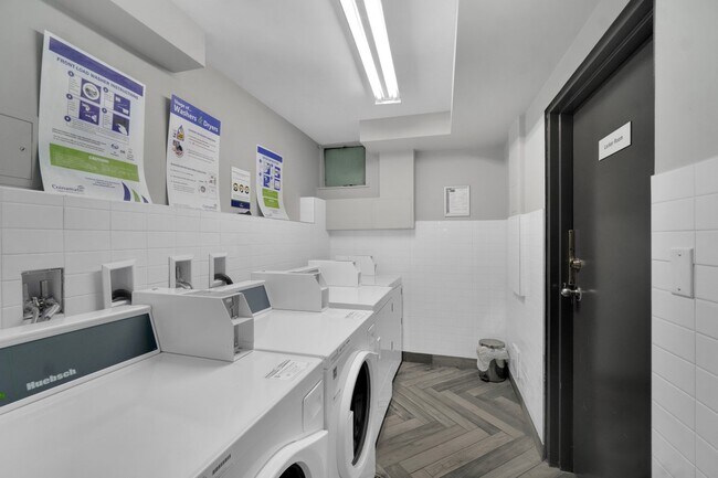 Photo - 1433 Burnaby St