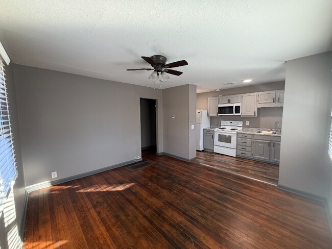 Photo - 635 S 3rd St