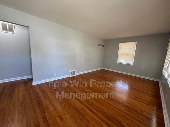 Photo - 10168 Cabot Dr