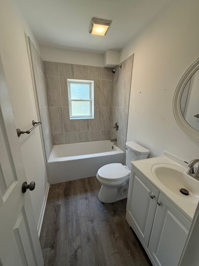 Photo - 714b Glen Rd