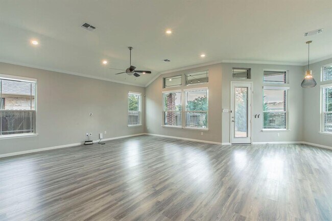 Photo - 435 Freeman Park Pl