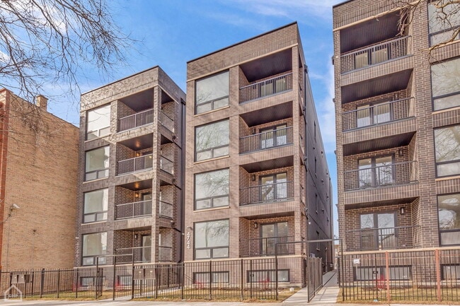 Photo - 4742 S Michigan Ave Unit 3W