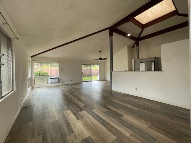 Building Photo - $3600, 4 BR/2 BA with large parking space,... Rental