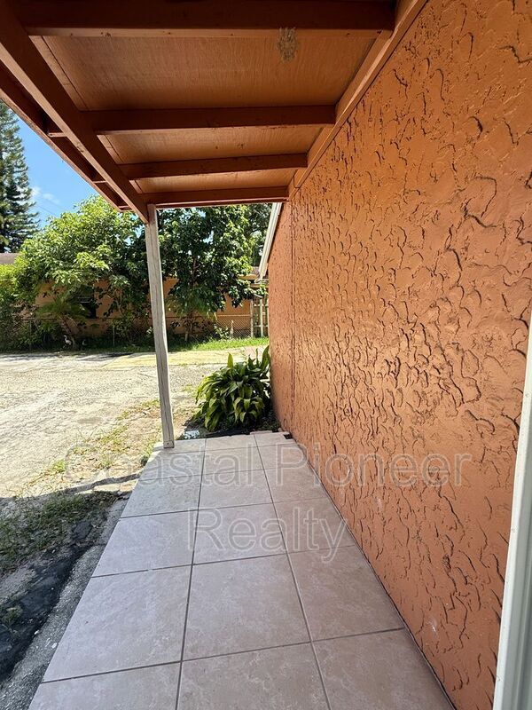 Photo - 2106 N Himes Ave Unit #4