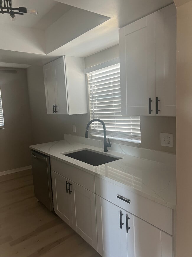 Building Photo - 1769 Fairview Shores Dr Unit 1769