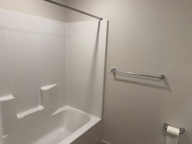Photo - Beautiful 3 Bedroom 2 Bathroom Home Available Now