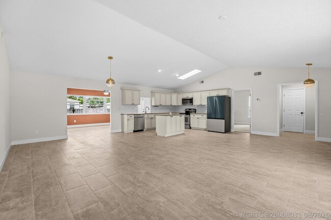 Photo - 371 SW Butler Ave