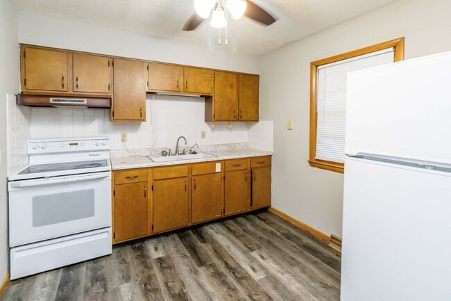 Photo - 3605 S Rock Quarry Rd Unit Apt B