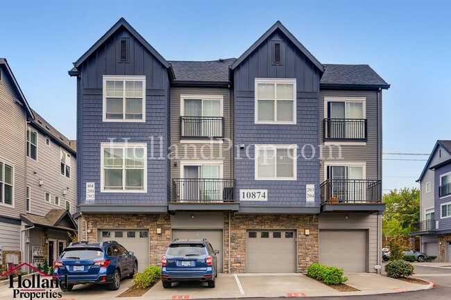 Photo - Wonderful 3 Story Condo in Hillsboro!