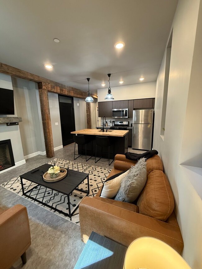 305 N Alaska St Unit OB