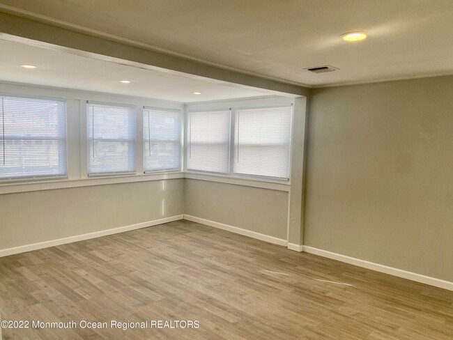 Photo - 209 Pine Dr
