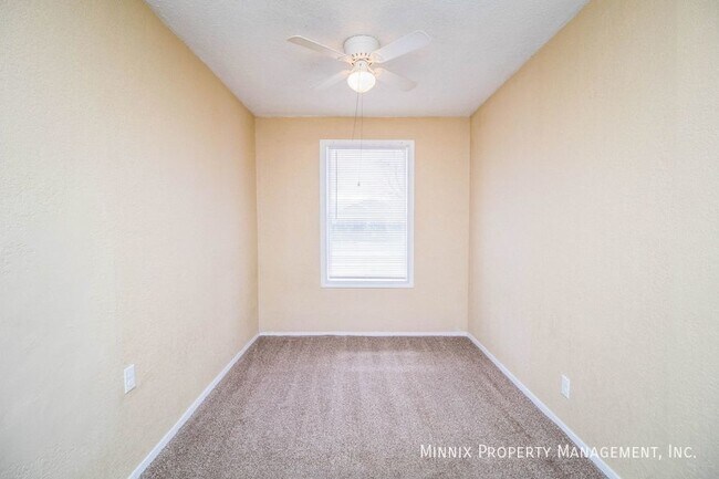 Photo - 330 E Lynn St