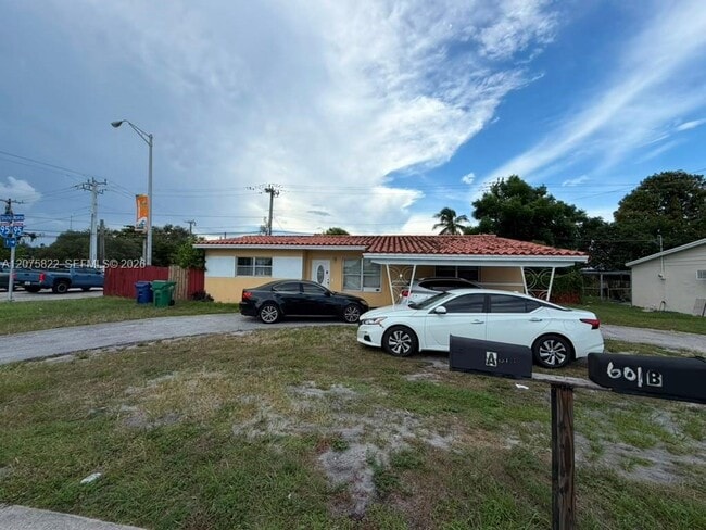 Photo - 601 NE 180th St Unidad B