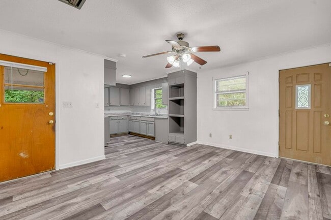 Photo - 1007 Eisenhower Dr