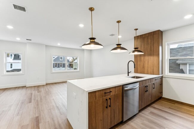 Photo - 84 Hollywood Ave