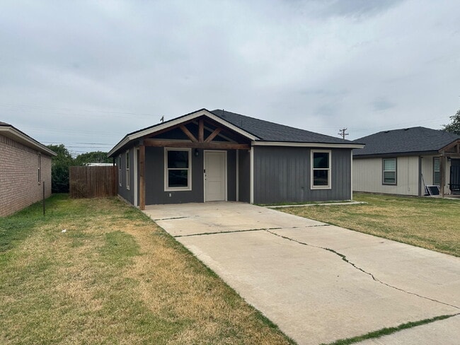 Building Photo - Modern 3/2 in Abernathy, TX Rental