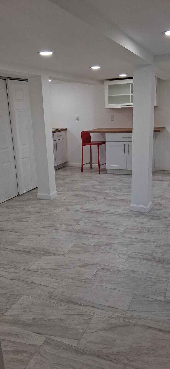 Photo - 28 Pineoaks Pl