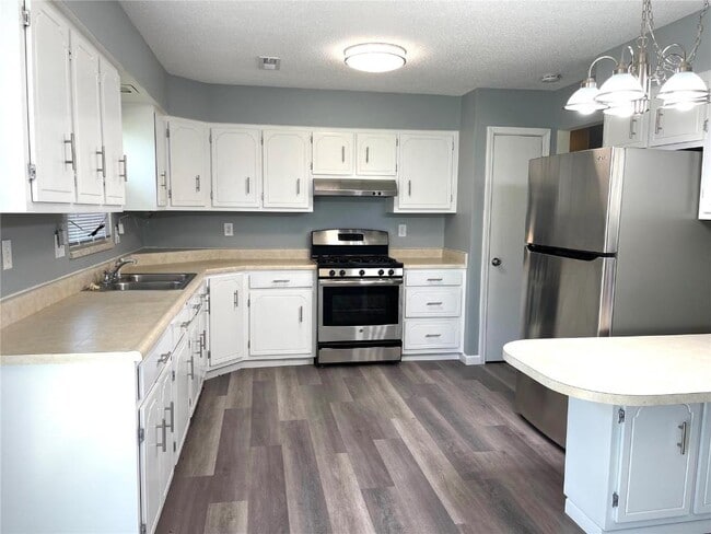 Photo - 1330 Gladys St