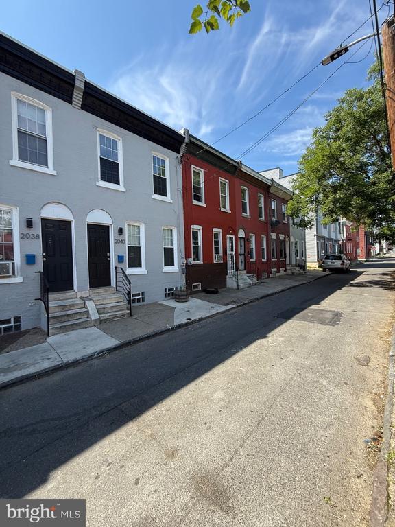 Building Photo - 2040 N Darien St