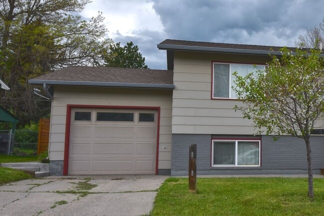 Building Photo - Centrally Located Apartment Near Downtown Bozeman